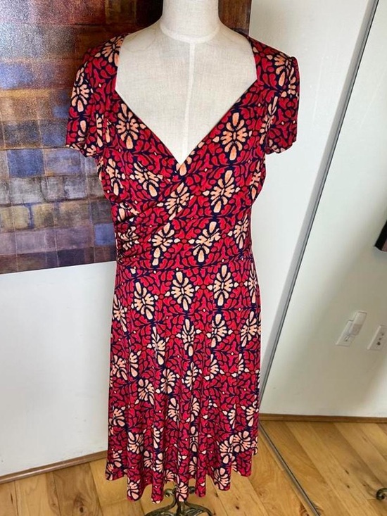 Leota Dresses & Skirts - Leota Red Floral V-Neck Midi Dress with Cream Accents